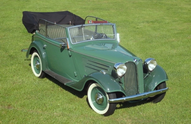 "Mint green" BMW 3-series from 1936. A dilapidated version of a car like this keeps Fred amused outside his house.