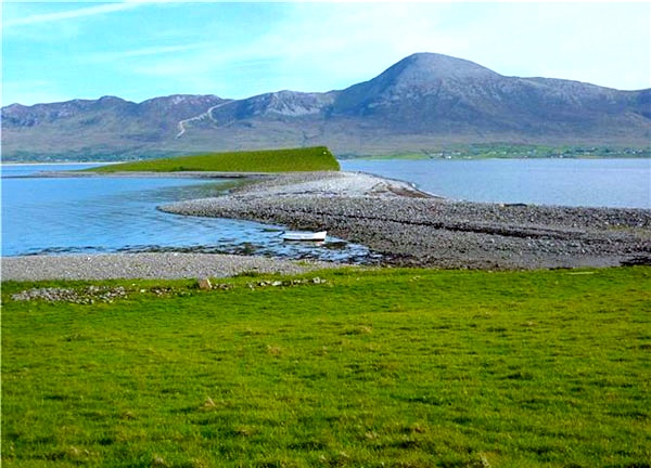 Dorinish is made up of two small islands, Dorinish Beg and Dorinish More, joined by a natural stone causeway and measures 19 acres approximately. 