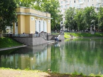 Patriarch Ponds in Moscow, where several scenes, both at the beginning and the conclusion take place.