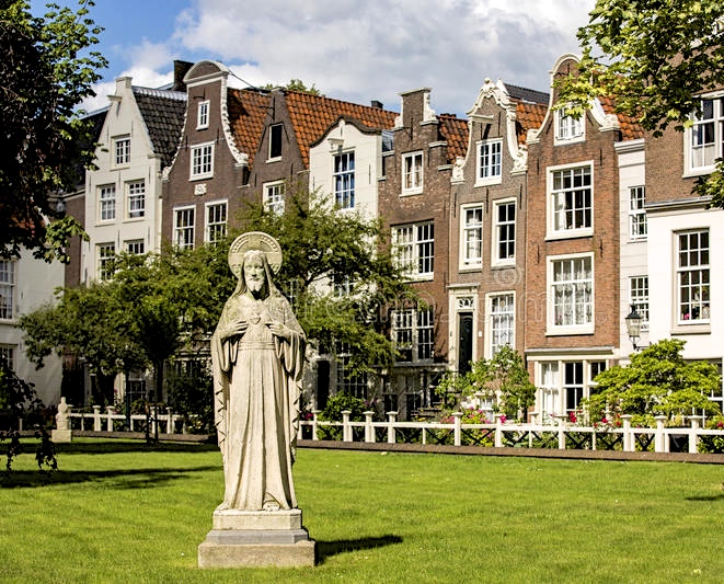 The Begijnhof, founded in the Middle Ages, is an early residential community within the city of Amsterdam.