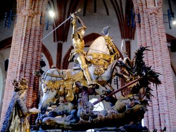 Click to enlarge. St. George and the Dragon by Sten Sture in 1489 is something that especially impresses Lisbeth, even inspiring her to think in new directions. Note the woman on the far left. Photo by Nairon.