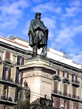 Behind the Garibaldi statue is an apartment house like the one that belonged to the family of Daniele Mallarico. The unit in the top right with the balcony is like the one he describes here.