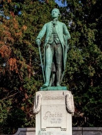 Goethe statue, photo by Philippe de Rexel.