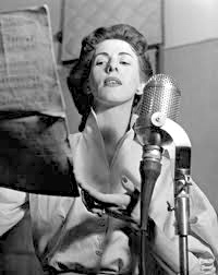 On August 26, Groen announces the death of Jetty Paerl, a Dutch "wartime songbird" who broadcast from London during World War II on Radio Orange. Much beloved by the residents of senior care centers.