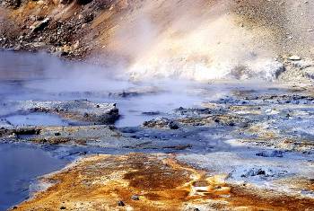 Hot spring and mud area to the south of Reykjavik. Photo by Keller Istvan