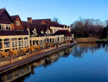 The Swan Inn on the Thames, where Paul is scheduled to meet Emma for lunch. Pohoto by Richard Leigh