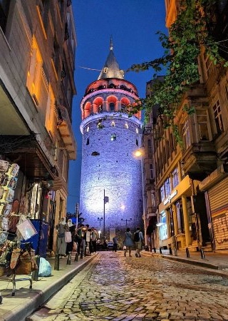 As he walks around Istanbul with Bek, Boratin sees and recognizes the Galata Tower.