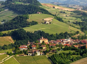A rural Italian village similar to the one in which the speaker grew up and to which she returns on vacations.